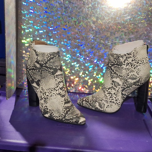 Charlotte Russe Qupid stoneblack snake PU 8.5 booties NIB mint - Picture 12 of 12